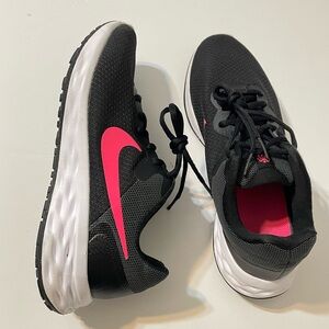 Women's Nike Revolution 6 Next Nature Black Hyper Pink Size 8.5